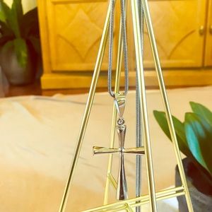 Sterling Silver Cross Pendant Necklace.